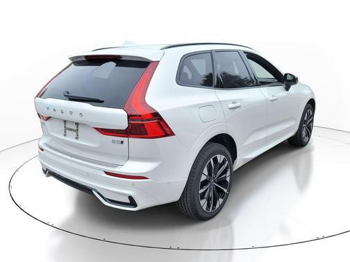 2026 Volvo XC60 B5 Plus