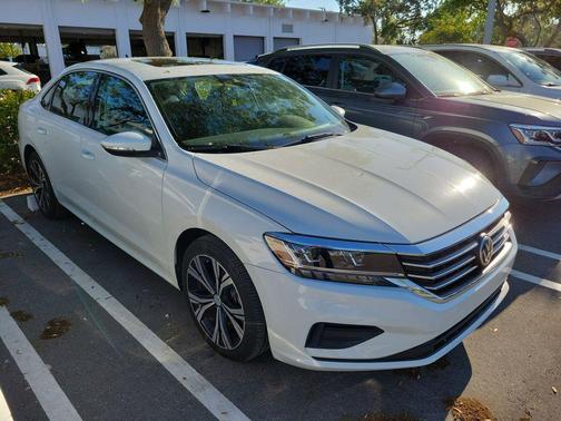 Pure White 2022 Volkswagen Passat 2.0T SE