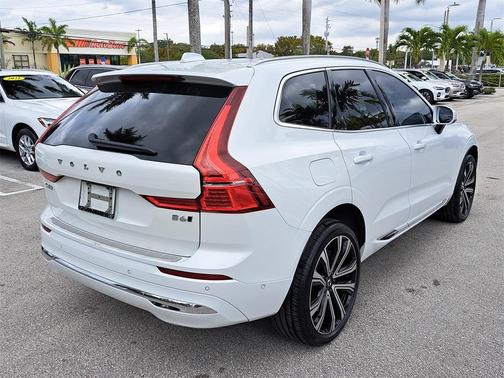 2023 Volvo XC60 B6 Ultimate Bright Theme