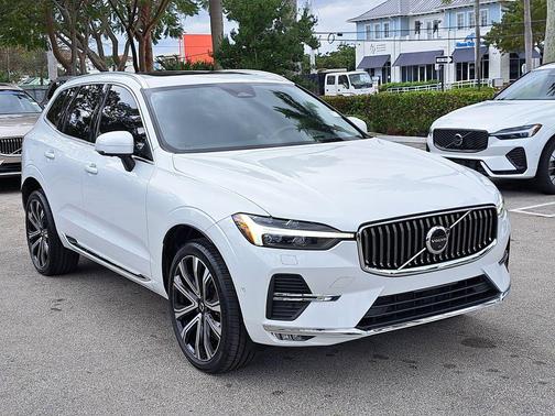 2023 Volvo XC60 B6 Ultimate Bright Theme