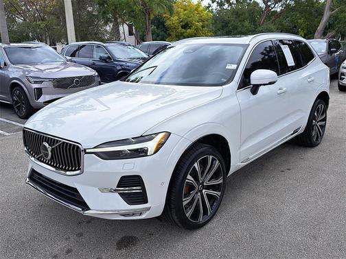 2023 Volvo XC60 B6 Ultimate Bright Theme