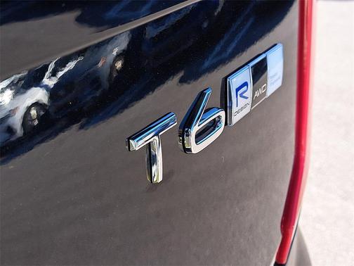 2023 Volvo XC60 B6 Ultimate Bright Theme