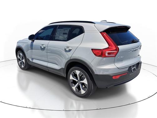 2026 Volvo XC40 B5 Plus