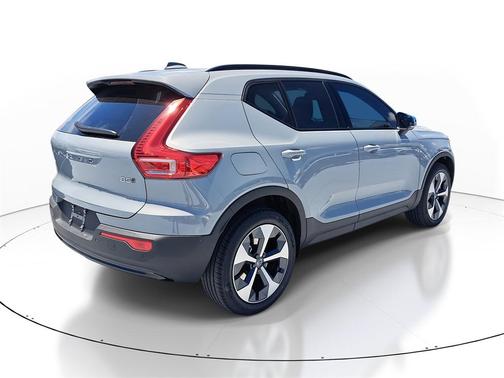 2026 Volvo XC40 B5 Plus