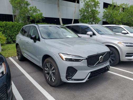Vapour Grey Metallic 2024 Volvo XC60 B5 Core Dark Theme