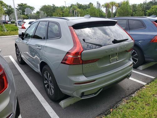 Vapour Grey Metallic 2024 Volvo XC60 B5 Core Dark Theme
