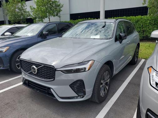 Vapour Grey Metallic 2024 Volvo XC60 B5 Core Dark Theme