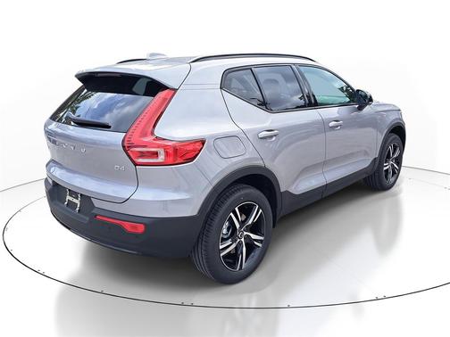 2026 Volvo XC40 B4 Core