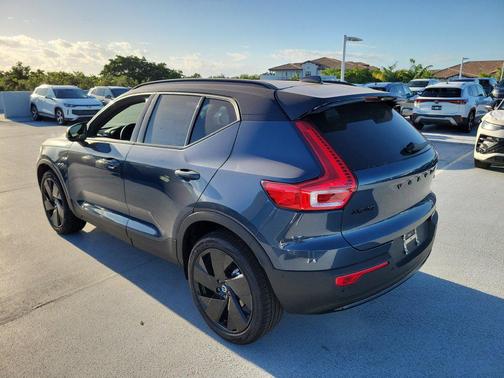 Denim Blue with Black Roof 2026 Volvo XC40 Black Edition Ultra, B5 AWD Gas (mild hybrid)