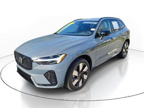 2024 Volvo XC60 Recharge Plug-In Hybrid T8 Plus Dark Theme