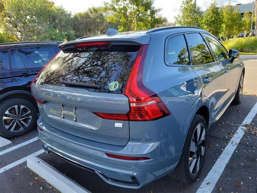 2024 Volvo XC60 Recharge Plug-In Hybrid T8 Plus Dark Theme