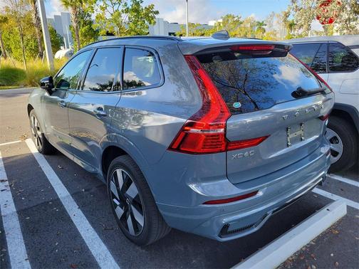 2024 Volvo XC60 Recharge Plug-In Hybrid T8 Plus Dark Theme