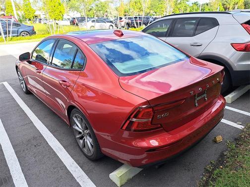 2019 Volvo S60 T6 Momentum