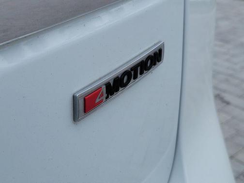 White 2022 Volkswagen Atlas 3.6L SEL