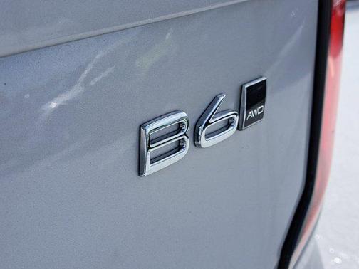 2025 Volvo XC90 B6 Core