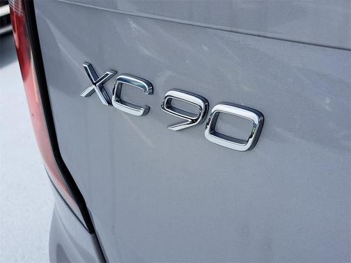 2025 Volvo XC90 B6 Core