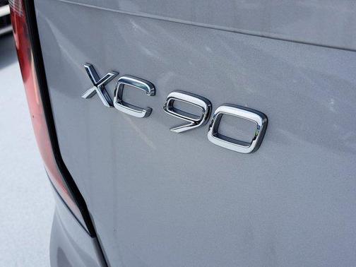 2025 Volvo XC90 B6 Core