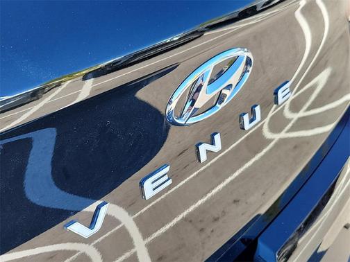 2020 Hyundai VENUE SE