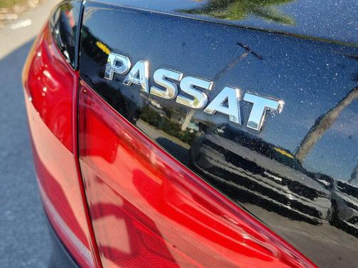 Black 2013 Volkswagen Passat 2.5 SE