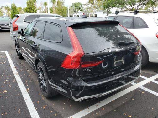 2018 Volvo V90 Cross Country T6