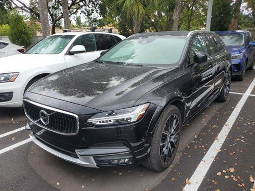 2018 Volvo V90 Cross Country T6