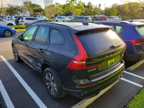 Onyx Black Metallic 2024 Volvo XC60 B5 Core Dark Theme