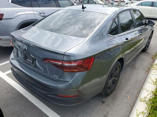 Platinum Gray Metallic 2023 Volkswagen Jetta 1.5T SE