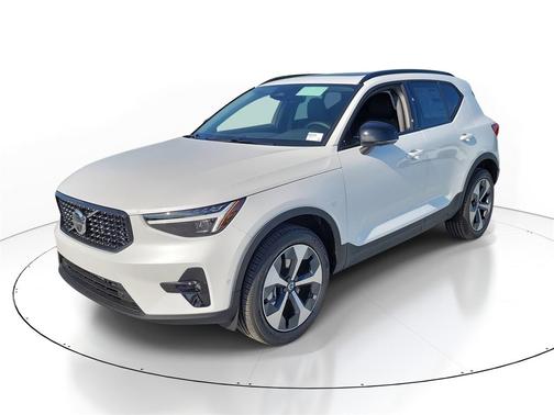 2026 Volvo XC40 Plus, B5 AWD Gas (mild hybrid), Dark