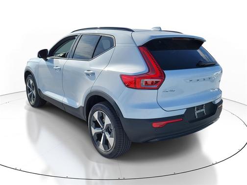 2026 Volvo XC40 Plus, B5 AWD Gas (mild hybrid), Dark