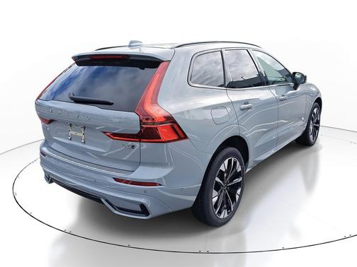 2026 Volvo XC60 B5 Plus