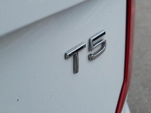 2022 Volvo XC90 T5 Momentum