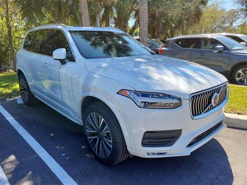 2022 Volvo XC90 T5 Momentum