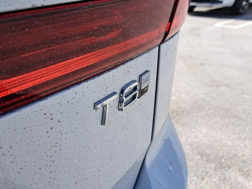 Crystal White Metallic 2026 Volvo XC60 Plug-In Hybrid Plus, T8 AWD Electric/Gasoline, Dark