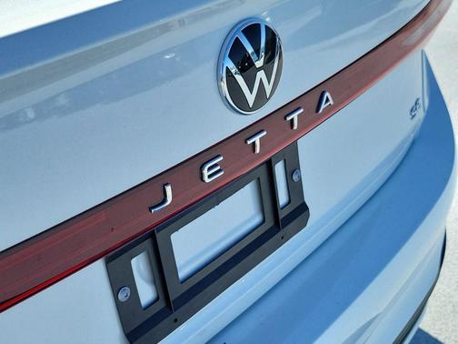 Opal White Pearl 2026 Volkswagen Jetta 1.4T SE