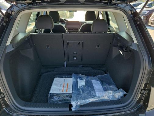 Deep Black Pearl 2026 Volkswagen Taos S