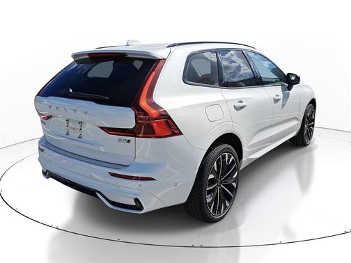 2026 Volvo XC60 B5 Ultra