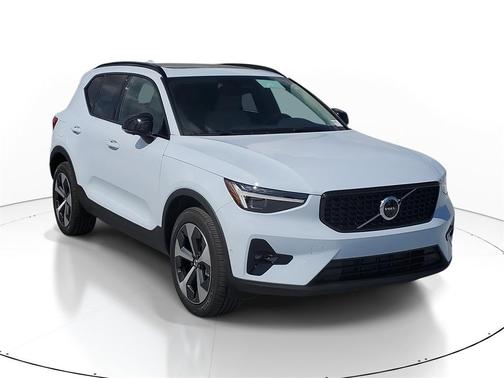2026 Volvo XC40 Plus, B5 AWD Gas (mild hybrid), Dark