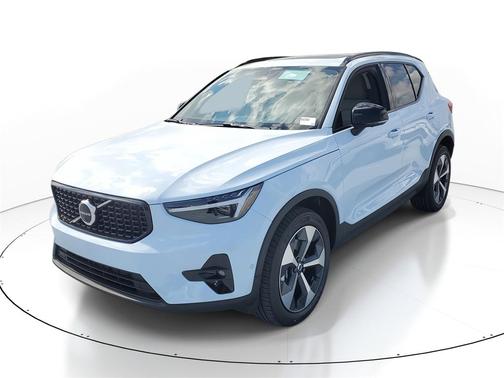 2026 Volvo XC40 Plus, B5 AWD Gas (mild hybrid), Dark