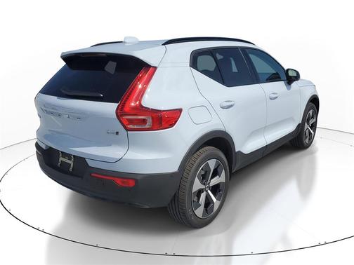 2026 Volvo XC40 Plus, B5 AWD Gas (mild hybrid), Dark