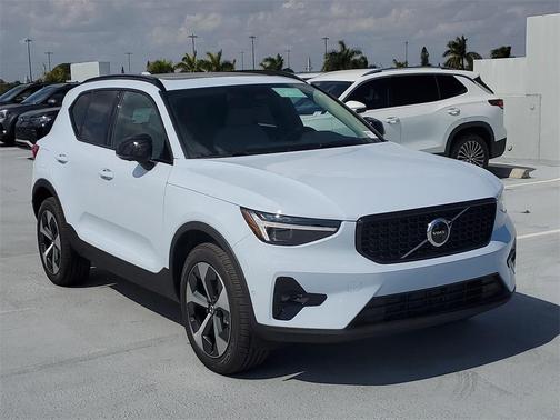 2026 Volvo XC40 Plus, B5 AWD Gas (mild hybrid), Dark