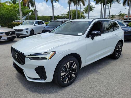 Crystal White Metallic 2026 Volvo XC60 B5 Plus