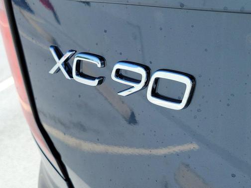Crystal White Pearl 2026 Volvo XC90 Ultra, B6 AWD Gas (mild hybrid), Gasoline, Bright, 7 Seats
