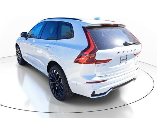 2026 Volvo XC60 B5 Ultra
