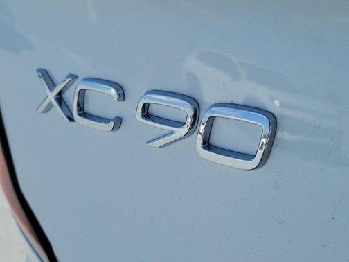 Crystal White Pearl 2026 Volvo XC90 Plus, B6 AWD Gas (mild hybrid), Gasoline, Bright, 7 Seats