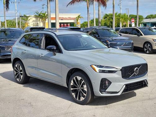 Vapour Grey Metallic 2026 Volvo XC60 B5 Plus