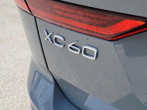 Vapour Grey Metallic 2026 Volvo XC60 B5 Plus