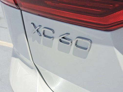 2026 Volvo XC60 B5 Core
