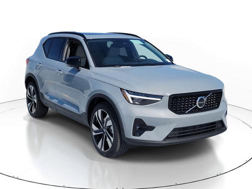 Aurora Silver 2026 Volvo XC40 Ultra, B5 AWD Gas (mild hybrid), Dark