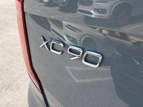 2024 Volvo XC90 B5 Core Bright Theme