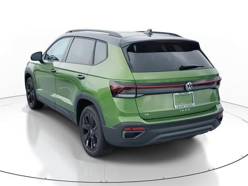 Bright Moss Green Metallic/Deep Black Roof 2025 Volkswagen Taos 1.5T SE Black